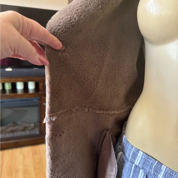Twelve brown faux suede, fur & material sweater-size L - Picture 10 of 10
